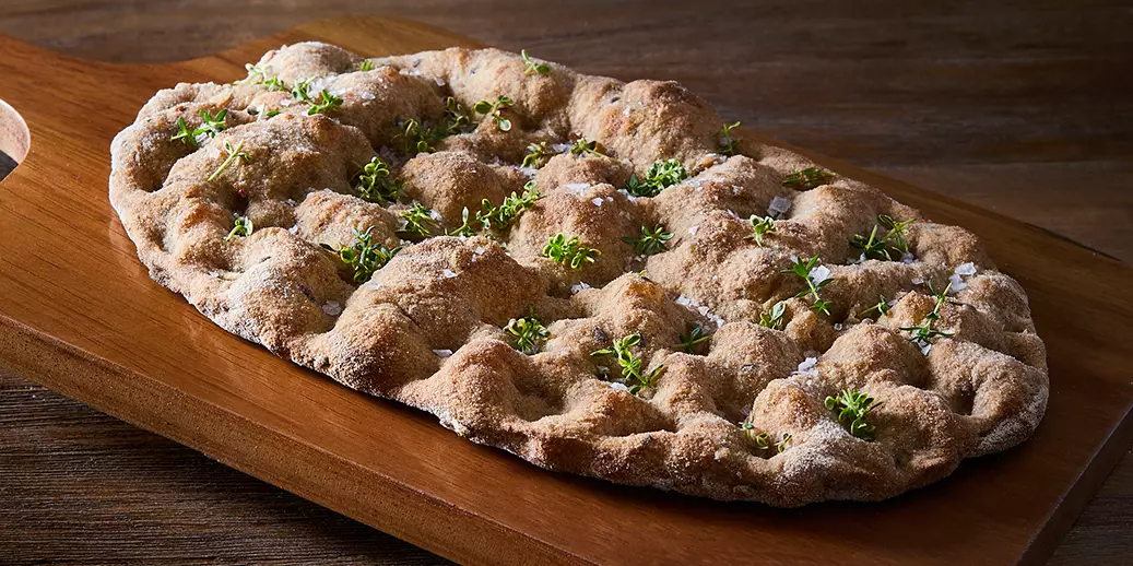La nostra Pinsa Ovale Integrale adatta ad essere servita intera o come Finger Food