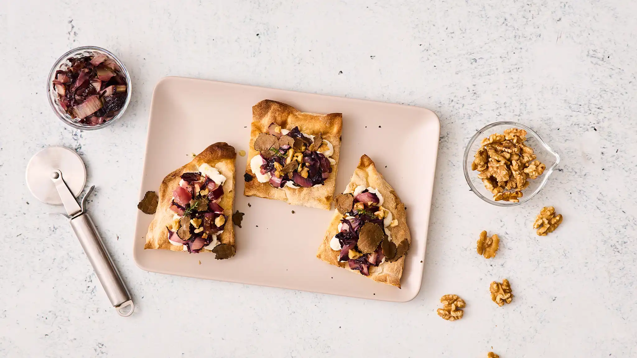 Pinsa Bruschetta Gourmet con Radicchio, Tartufo e Miele